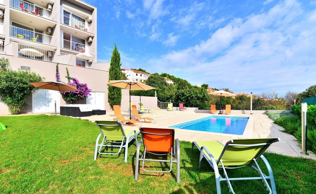 Bretia Apartments Sutivan Exterior photo